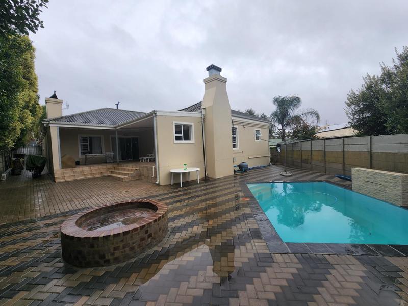 4 Bedroom Property for Sale in Tafelzicht Western Cape